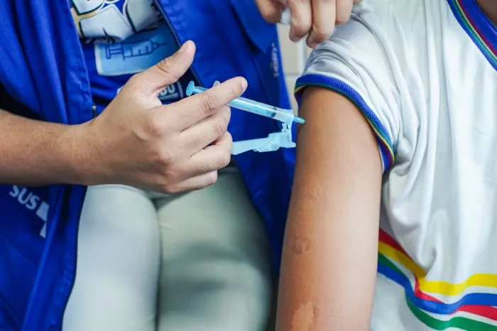 Estratégia estadual oportuniza acesso a vacinação para crianças e adolescentes dentro do ambiente escolar