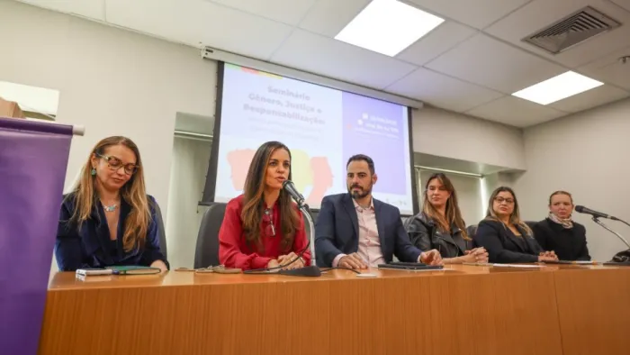 Seminário debate sobre violência contra a mulher e identidades masculinas no sistema prisional