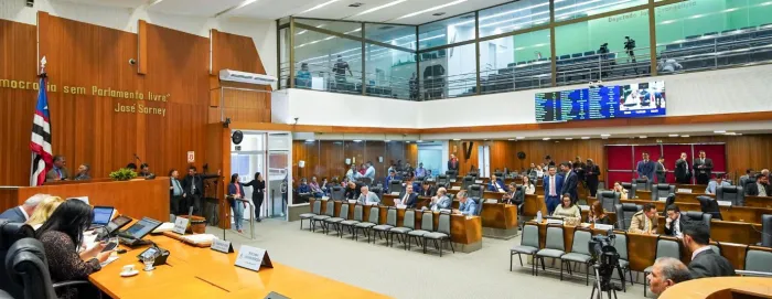 Sessão plenária na qual foram aprovadas as medidas visando à realização de ações sociais em diversas áreas