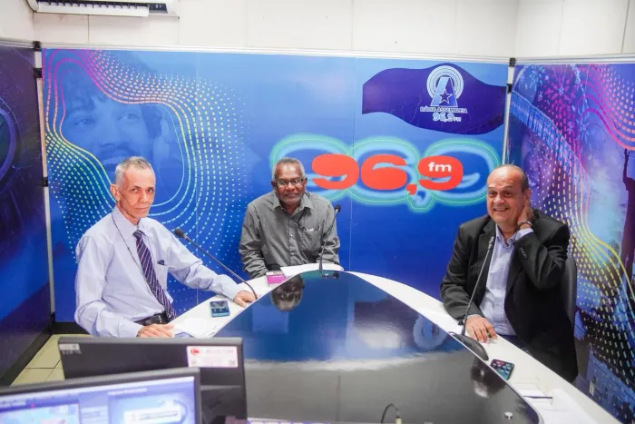 Os radialistas Álvaro Luiz e Herberth Pereira conversaram com Manoel Santos Neto no programa desta sexta-feira