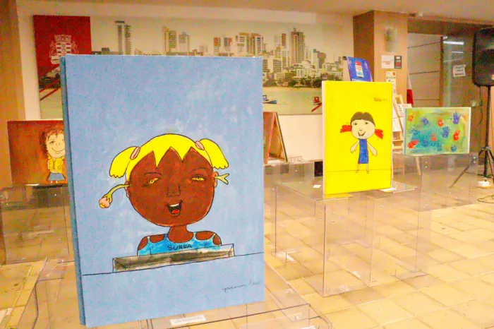 Alunos da Rede Municipal celebram o Dia Nacional do Surdo com exposição de artes plásticas