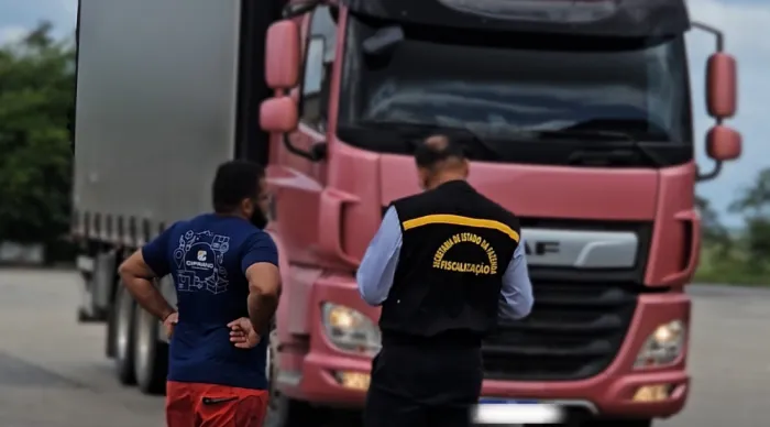 Operação da Sefaz identifica transporte de 13,2 toneladas de calabresa sem nota fiscal