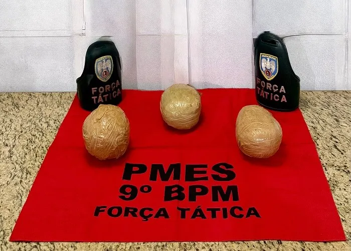 Força Tática apreende mais de 3 kg de cocaína em área de pasto em Cachoeiro