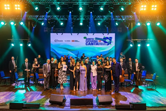 Extremo-Oeste seleciona três vozes femininas para representar a região na final do Santa Catarina Canta