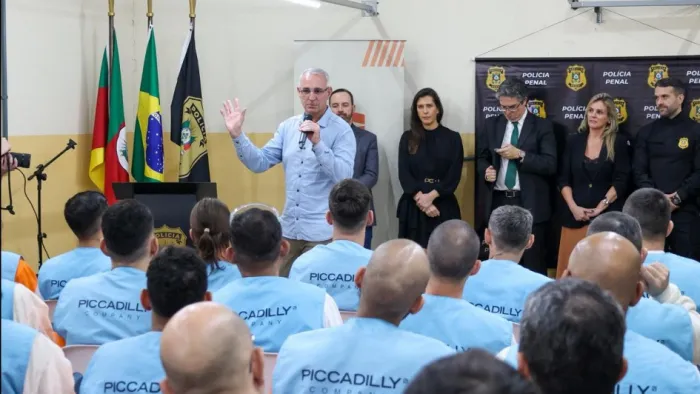 Governo do Estado inaugura linha de produção calçadista dentro da Penitenciária Estadual de Charqueadas II