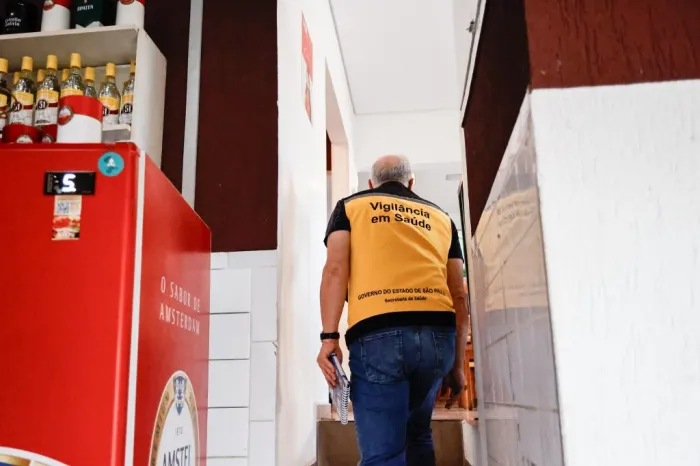 Secretaria de Saúde de SP emite alerta sobre casos de intoxicações por metanol; entenda sintomas