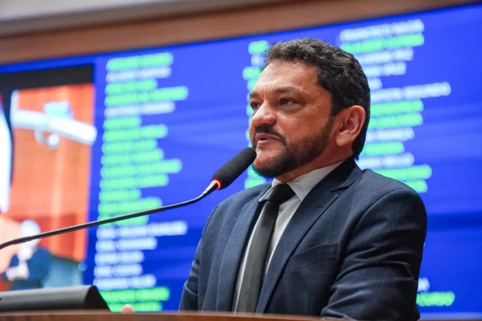 Cláudio Cunha é autor do PL 405/2024, que assegura aos candidatos de concursos estaduais a realização de provas em locais perto de sua residência