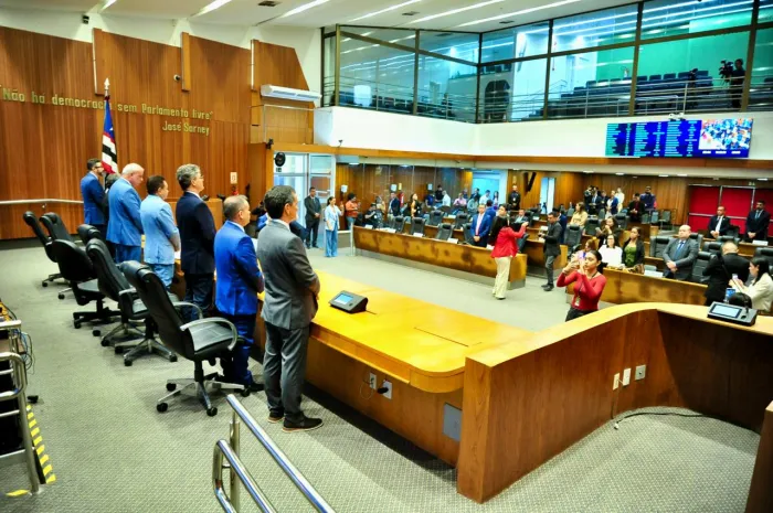 Assembleia Legislativa faz minuto de silêncio em memória de Jailes Vieira
