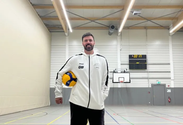 Treinador com graduação e pós pela Udesc Cefid assume time de vôlei em Luxemburgo