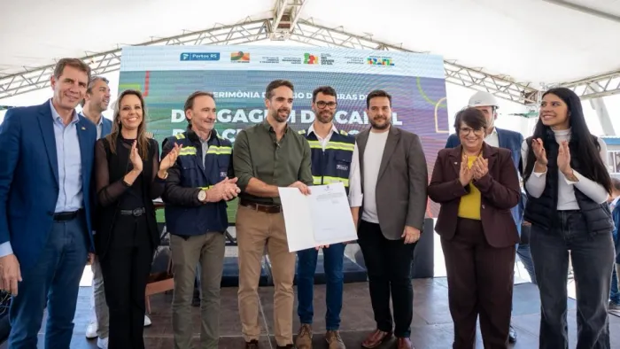 Governador Eduardo Leite assina ordem de início da dragagem do Porto de Rio Grande com investimento de mais de R$ 430 milhões