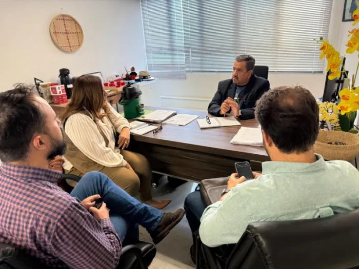 Prefeita busca regularização do Assentamento Mutum em reunião com superintendente do INCRA