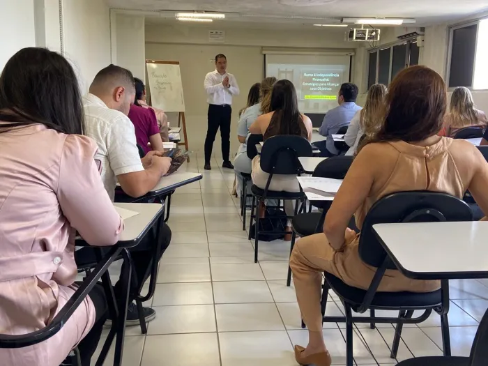 Hospital Municipal Santa Isabel promove palestra sobre educação financeira para servidores