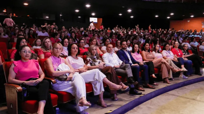 Capacitação reúne mais de 600 pessoas no Teatro Paulo Moura