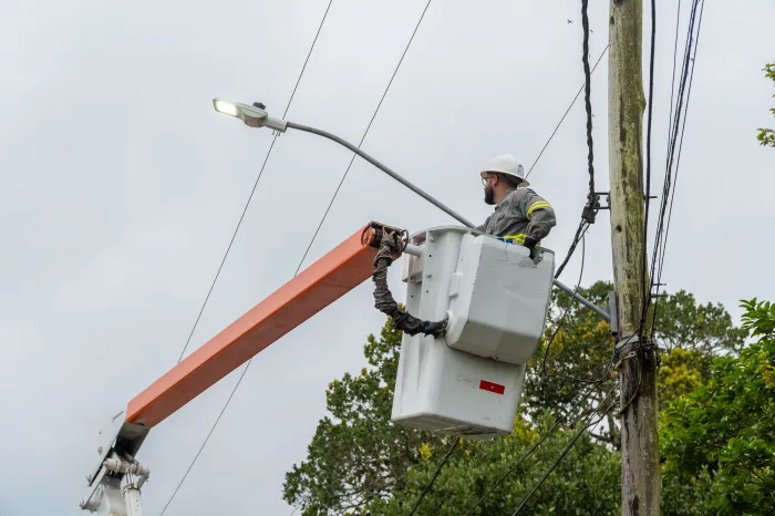 Região norte de Bertioga passa por modernização da iluminação pública