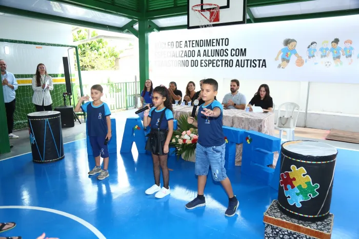 Semed: Famílias participam da inauguração da sala sensorial e miniquadra do Núcleo de Atendimento Especializado a alunos com Transtorno do Espectro Autista