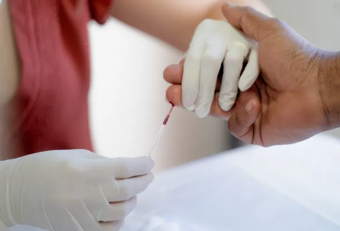 Em gestantes, o risco maior é para o bebê, que pode nascer com deformidades ósseas, problemas neurológicos e sequelas permanentes (Foto: SES)