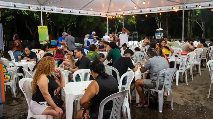 Mesmo com chuva, 2º Festival da Macaxeira e Agronegócio começa com grande público e animação em Rio Branco