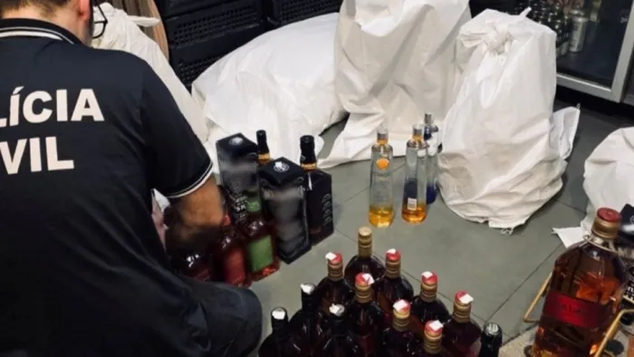 Operação Dose Letal visa a retirar de circulação de bebidas alcoólicas adulteradas com foco em possível uso de metanol -Foto: Ascom Polícia Civil