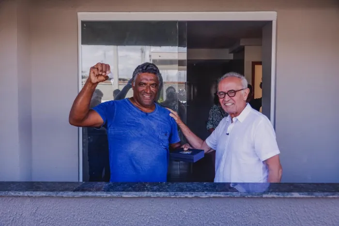 Com isenção de ITBI para 736 famílias, Cícero Lucena entrega residencial em Gramame