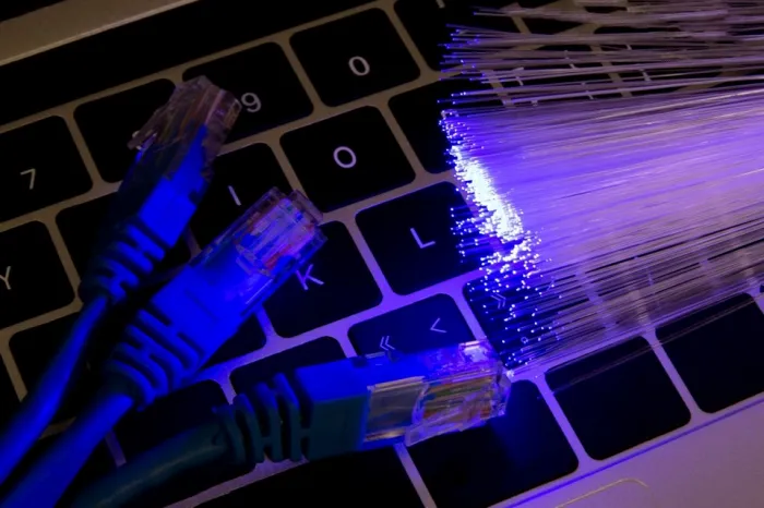 Prodest aumenta capacidade de fluxo de dados da rede de fibra óptica do Governo do Estado