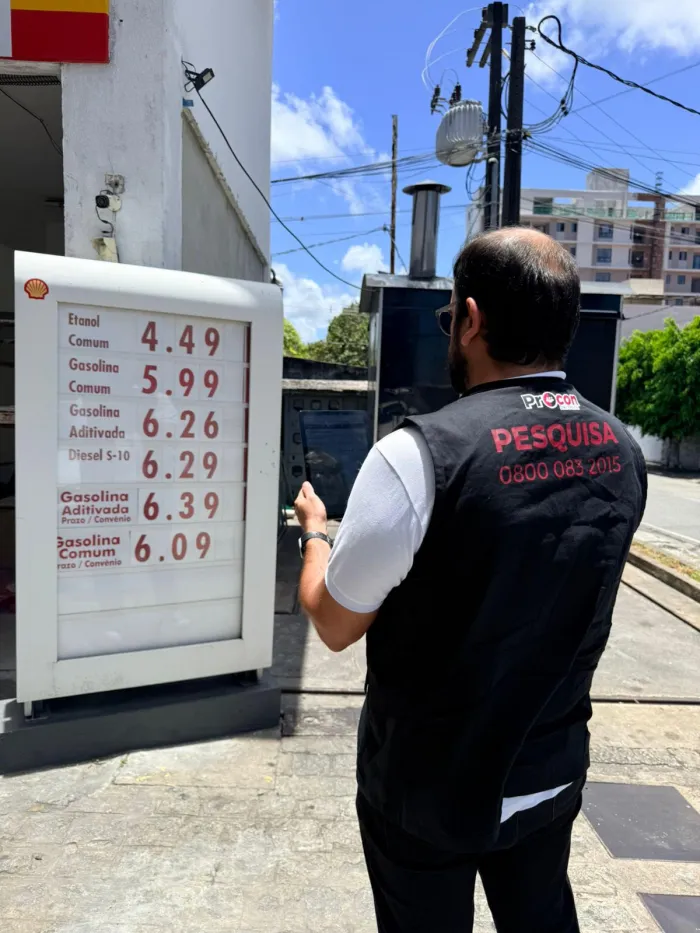 Preço do álcool volta a cair mais R$ 0,10 desde a semana passada e a gasolina se mantém entre R$ 5,85 e R$ 5,99