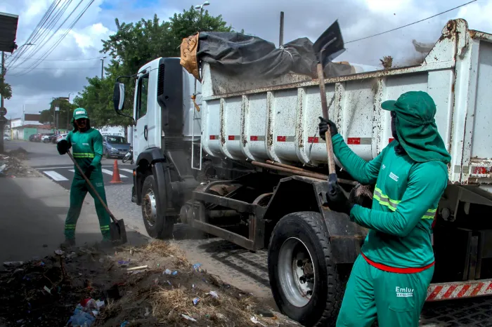 Coleta de resíduos diversificados atende moradores de 15 bairros nesta quarta-feira