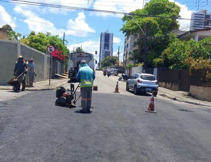 Mais de 35 bairros de João Pessoa recebem os serviços da Operação Tapa-buraco