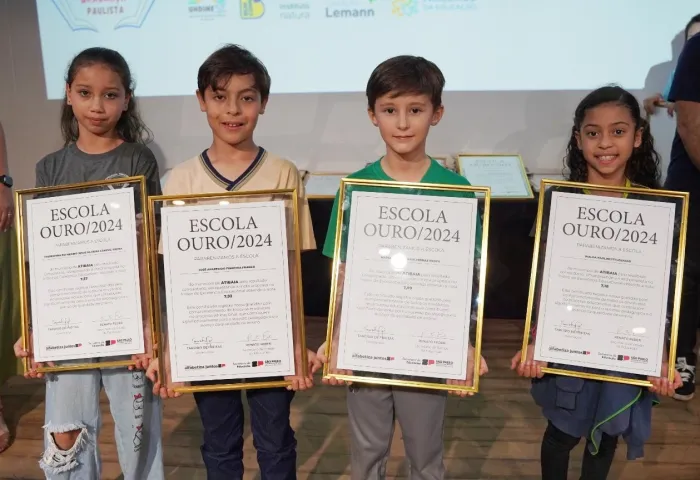 Atibaia recebe Selo Ouro de Compromisso com a Alfabetização concedido pelo MEC