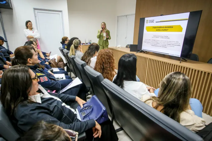 Equipes da Ronda Maria da Penha participam de capacitação para melhorar atendimento às mulheres