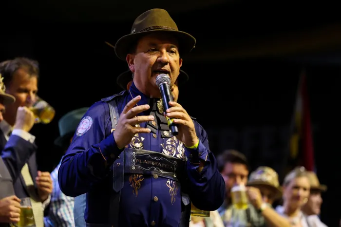 Alegria e tradição marcam a abertura da 40ª Oktoberfest, com a presença do governador Jorginho Mello