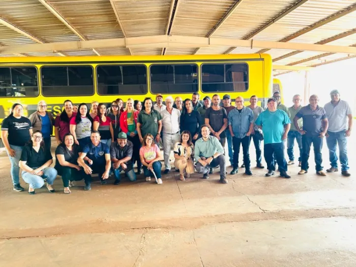 Brasilândia fortalece compromisso com educação em encontro que reúne motoristas e monitoras do transporte escolar