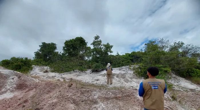 Adema constata extração de areia não autorizada em vistoria de licenciamento em Japoatã