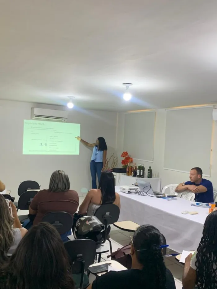 VII Geres e Apevisa realizam capacitação para identificação de bebidas falsificadas em Salgueiro