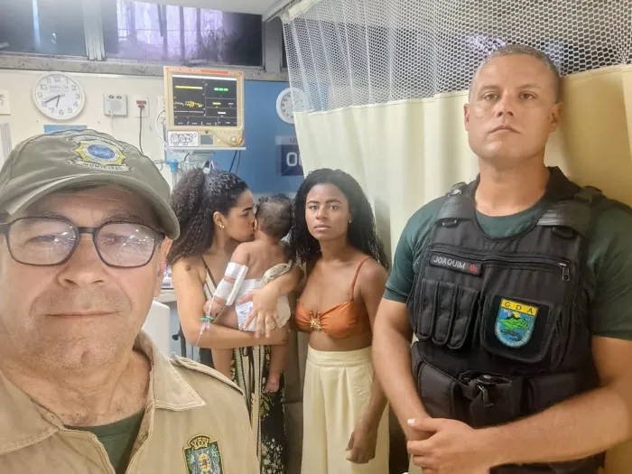 Após salvar o bebê, a equipe do GDA levou-o para o hospital - Divulgação