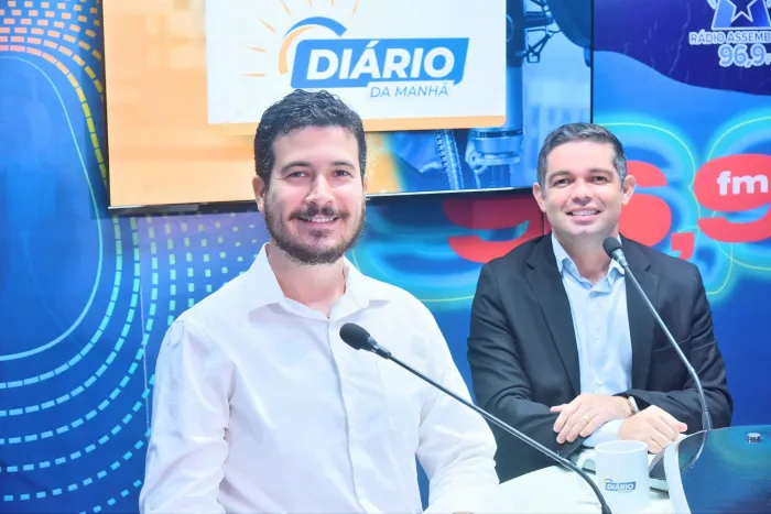 Chefe da Assessoria Jurídica do Viva Procon/MA, Ricardo Cruz, com o jornalista Ronald Segundo