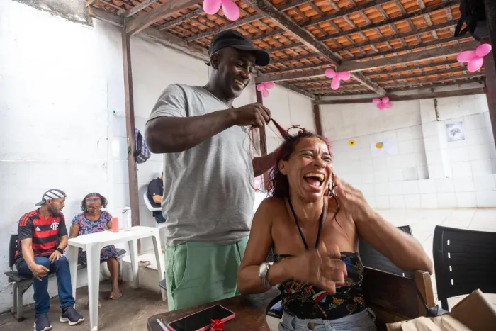 CAPS AD Estadual promove cuidados para a saúde da mulher no Outubro Rosa