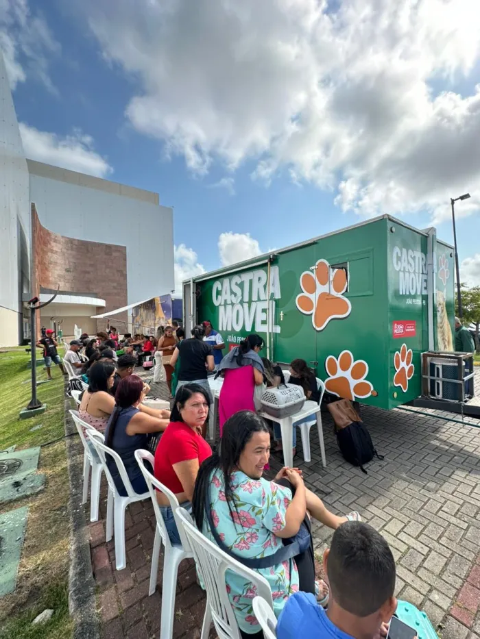 Prefeitura realiza mais de 120 cadastros para castração gratuita no 1º dia do ‘Castramóvel nos Bairros’