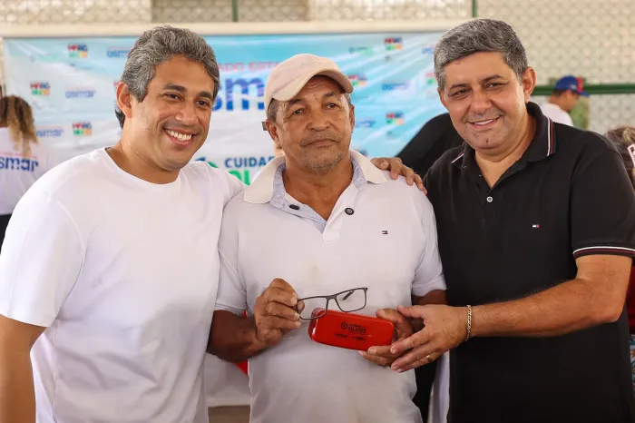 Deputado Osmar Filho acompanha entrega de óculos em Matinha e Olinda Nova