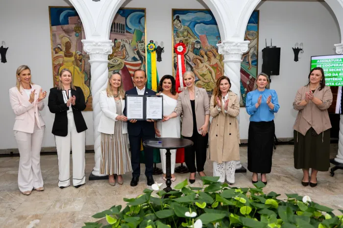 Governador assina termo de cooperação com Ministério Público para implementar programa “Educando Cidadãos” nas escolas estaduais