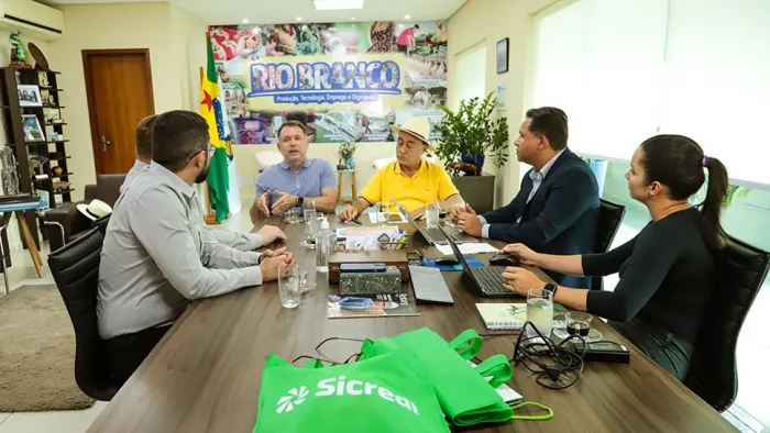 Prefeito de Rio Branco recebe visita institucional do Sicredi para reforçar parcerias