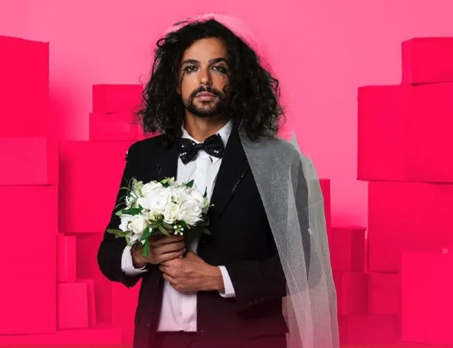 Vitor DiCastro apresenta seu solo ‘Intenso – Meu Retorno de Saturno’ no Teatro Municipal de São Sebastião