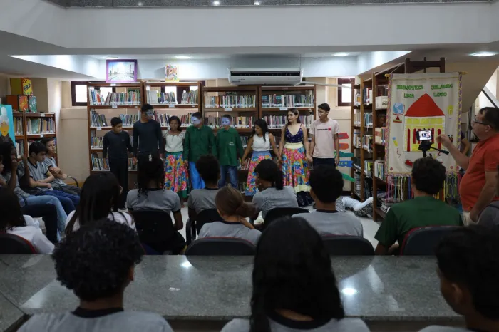 Semed: Alunos da rede municipal encenam peça na Biblioteca Orlando Lobo