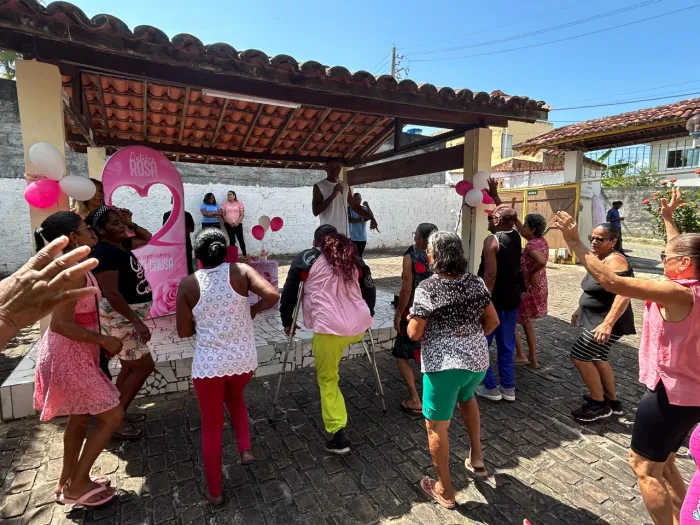 Prefeitura realiza ação do Outubro Rosa no CRAS do Caji para conscientização sobre o câncer de mama