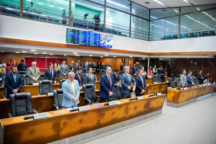 Assembleia faz minuto de silêncio em memória de ex-prefeitos maranhenses e ex-diretor de presídio 