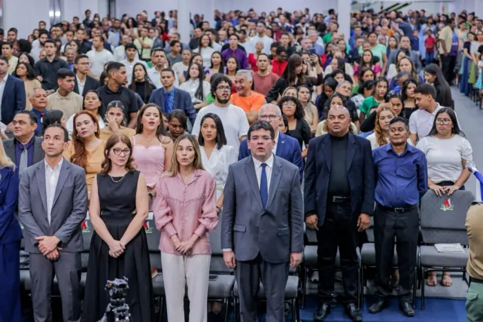 Rafael Fonteles participa de culto em ação de graças, abrindo programação do Dia do Piauí