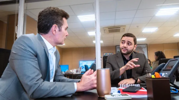 Vice-governador Gabriel Souza se reúne com ministro Jader Barbalho Filho para tratar da concessão e aquisição de novos veículos -Foto: Gabriel Oliveira/Ministério das Cidades