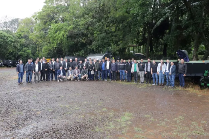 Governo de SC entrega mais 60 equipamentos agrícolas beneficiando 31 municípios