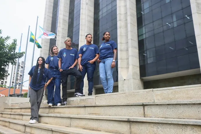 O programa tem como objetivo garantir que os estudantes aprendam diferentes tarefas e conquistem experiência profissional - Roberto Moreyra/SMTE