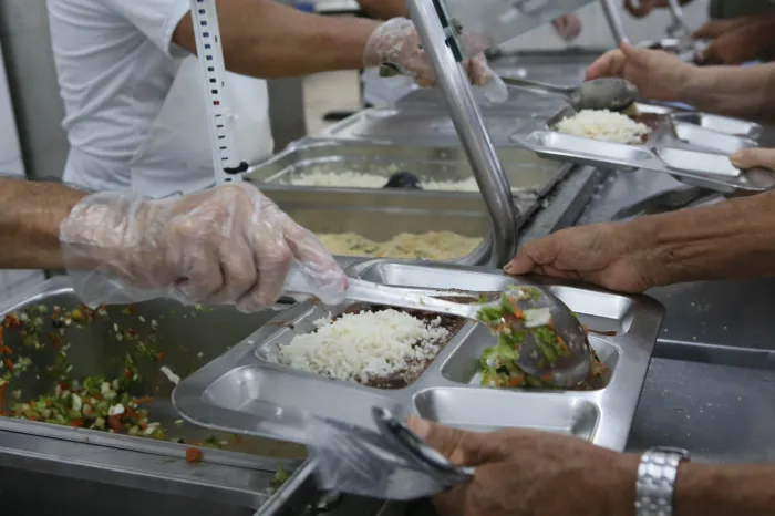 Prefeitura reforça segurança alimentar com 1,2 milhão de refeições distribuídas até setembro de 2025