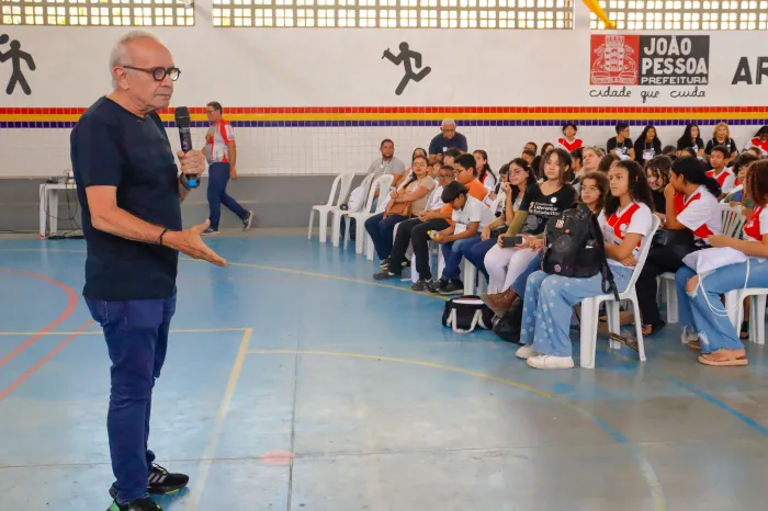 Cícero Lucena destaca compromisso ambiental ao apresentar projeto do Parque do Roger a estudantes da Rede Municipal